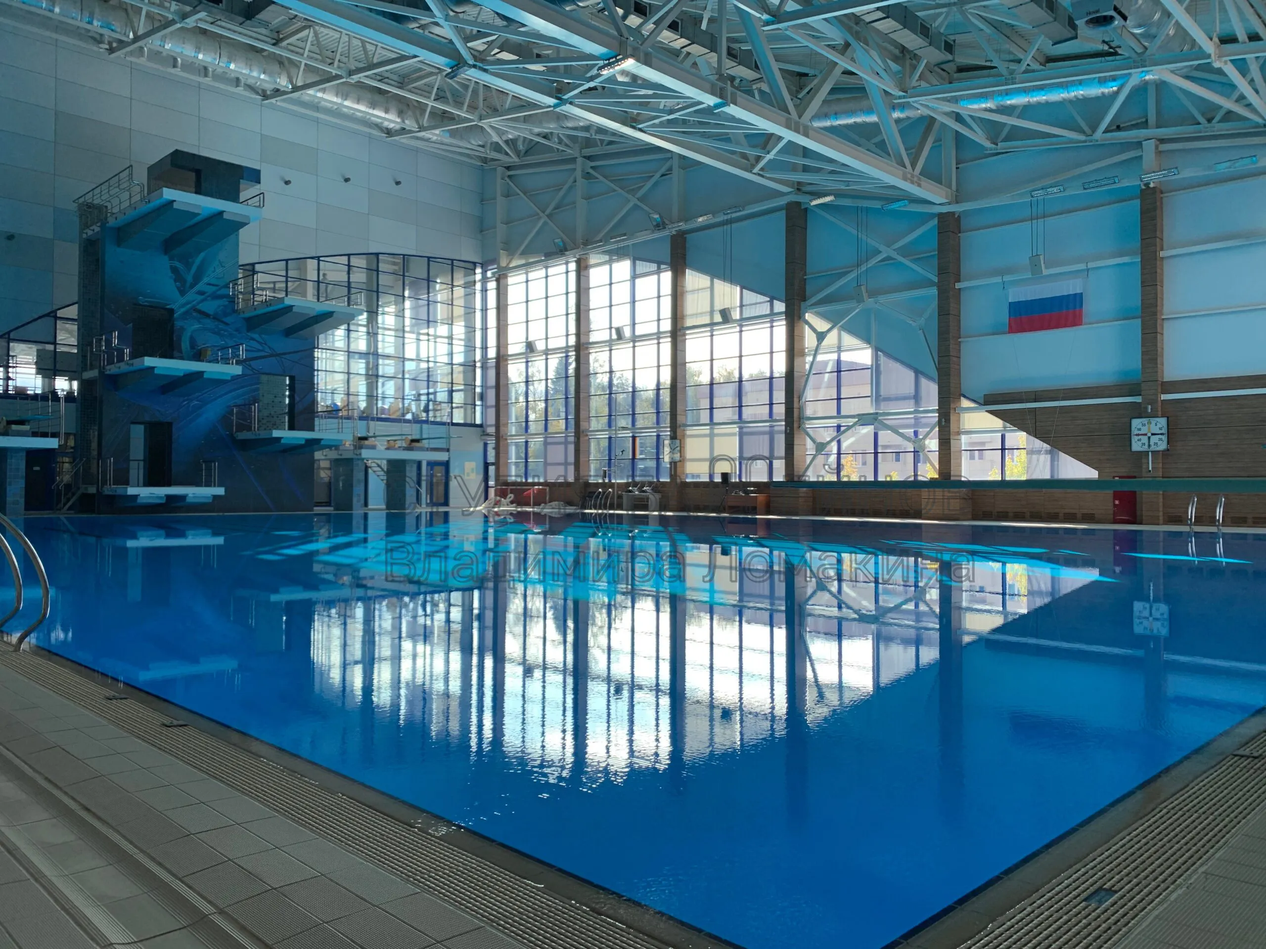 Спортивный бассейн, глубиной до 6 метров